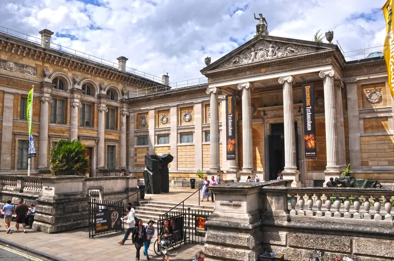 The neoclassical front of the Ashmolean Museum