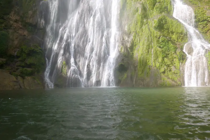 A natural pool beneath waterfalls on the Boca da Onça trail
