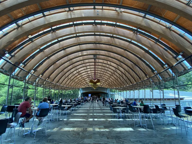 The main hall of Crystal Bridges