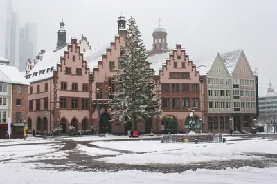 Half-timbered houses on the Römerberg in snow, Frankfurt