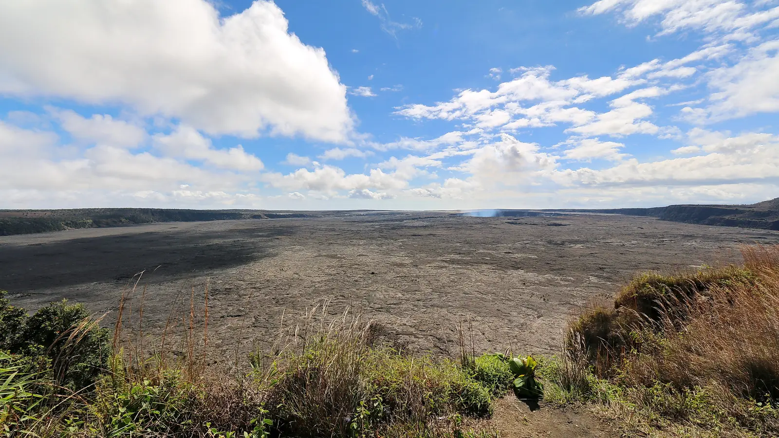 Kīlauea crater in Hawaiʻi Volcanoes National Park