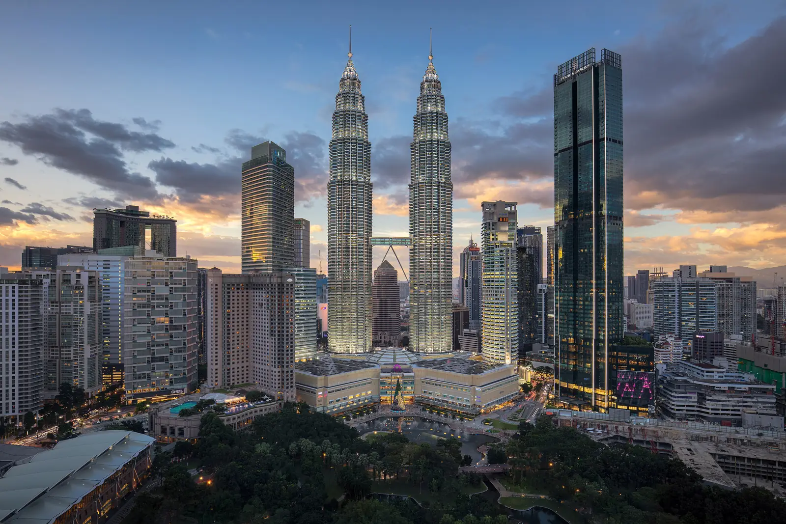 The Petronas Twin Towers and the Kuala Lumpur skyline
