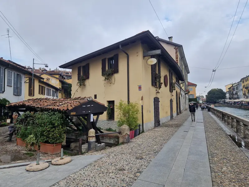 The towpath along the Naviglio Grande canal