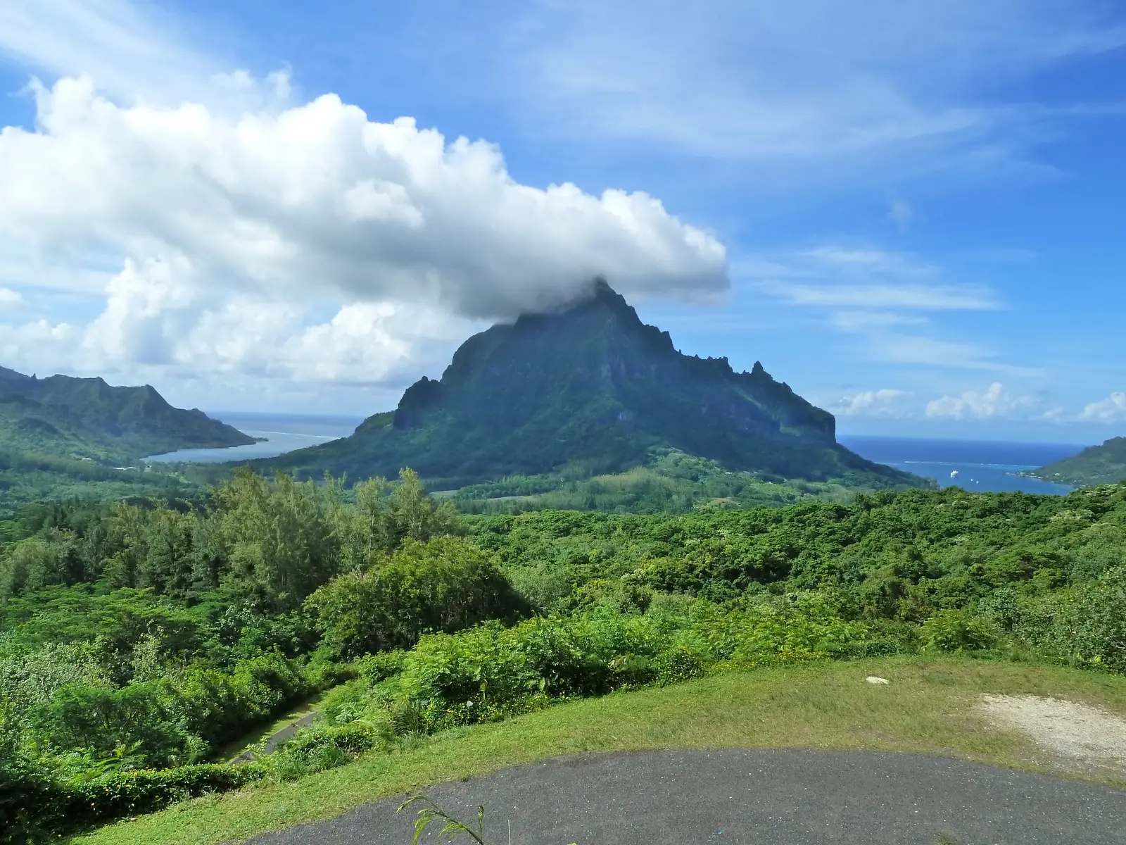 Opunohu Bay and Cook's Bay from the Belvedere lookout, Moorea