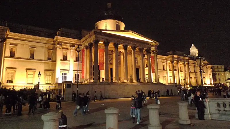 The National Gallery and Trafalgar Square lit up at night