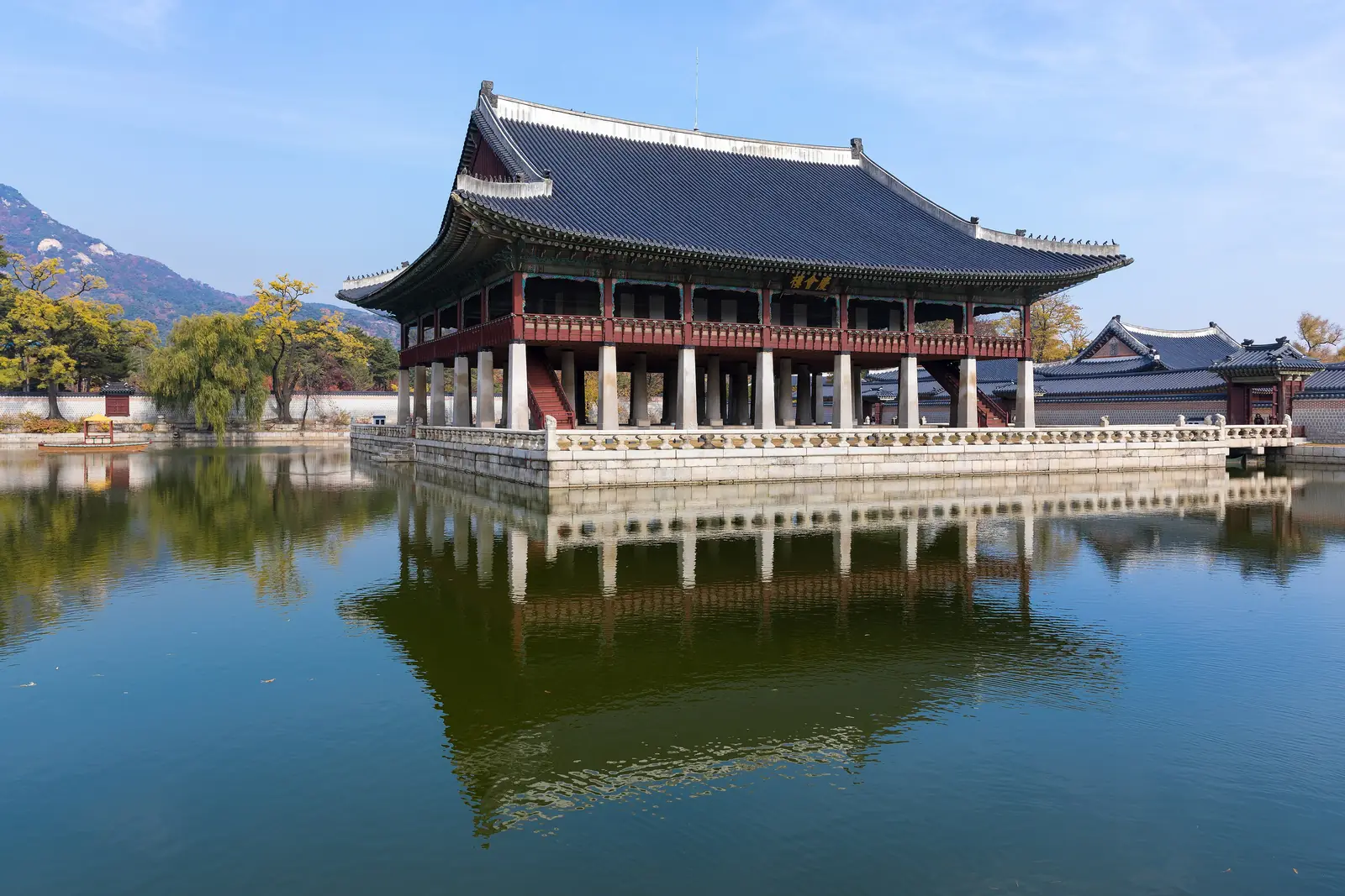 Gyeonghoeru pavilion on its pond at Gyeongbokgung Palace, Seoul