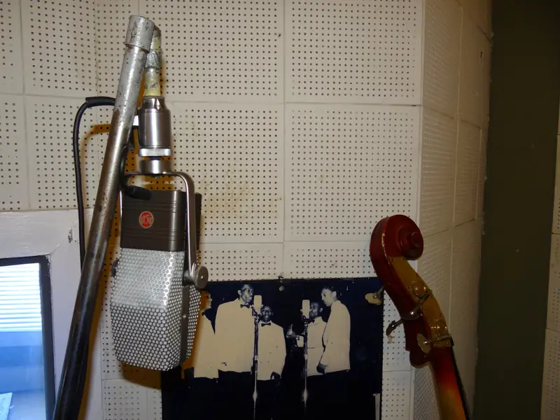 A vintage microphone and upright bass inside the Sun Studio recording room