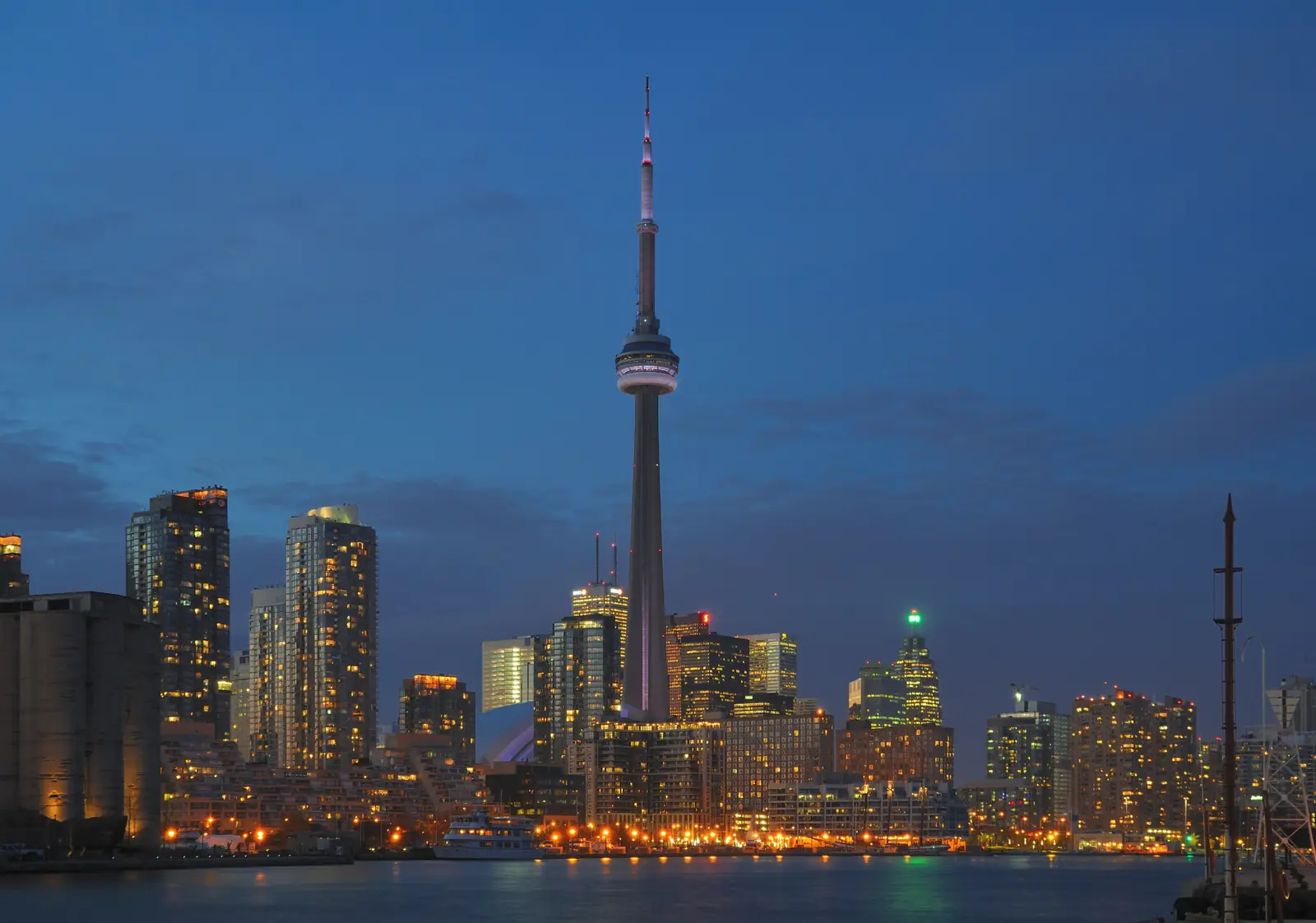 The CN Tower and the Toronto skyline