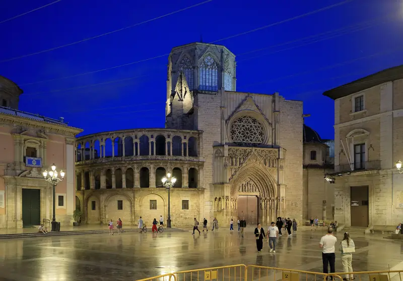 Plaza de la Virgen and Valencia Cathedral at night