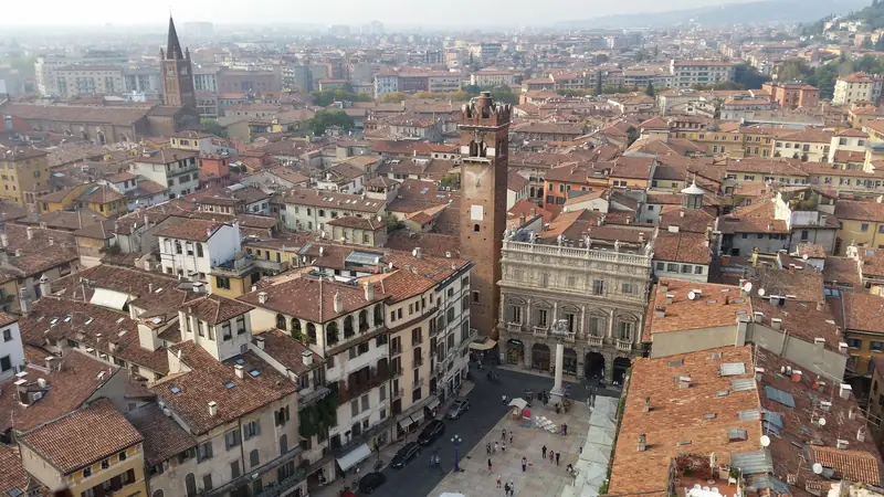 Piazza delle Erbe, Verona